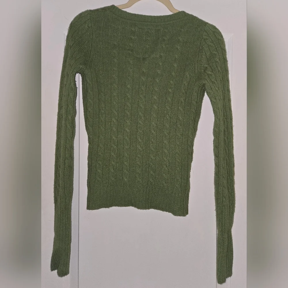 Abercrombie & Fitch Women's Green Cable Knit V-Neck Sweater Medium - Picture 2 of 3